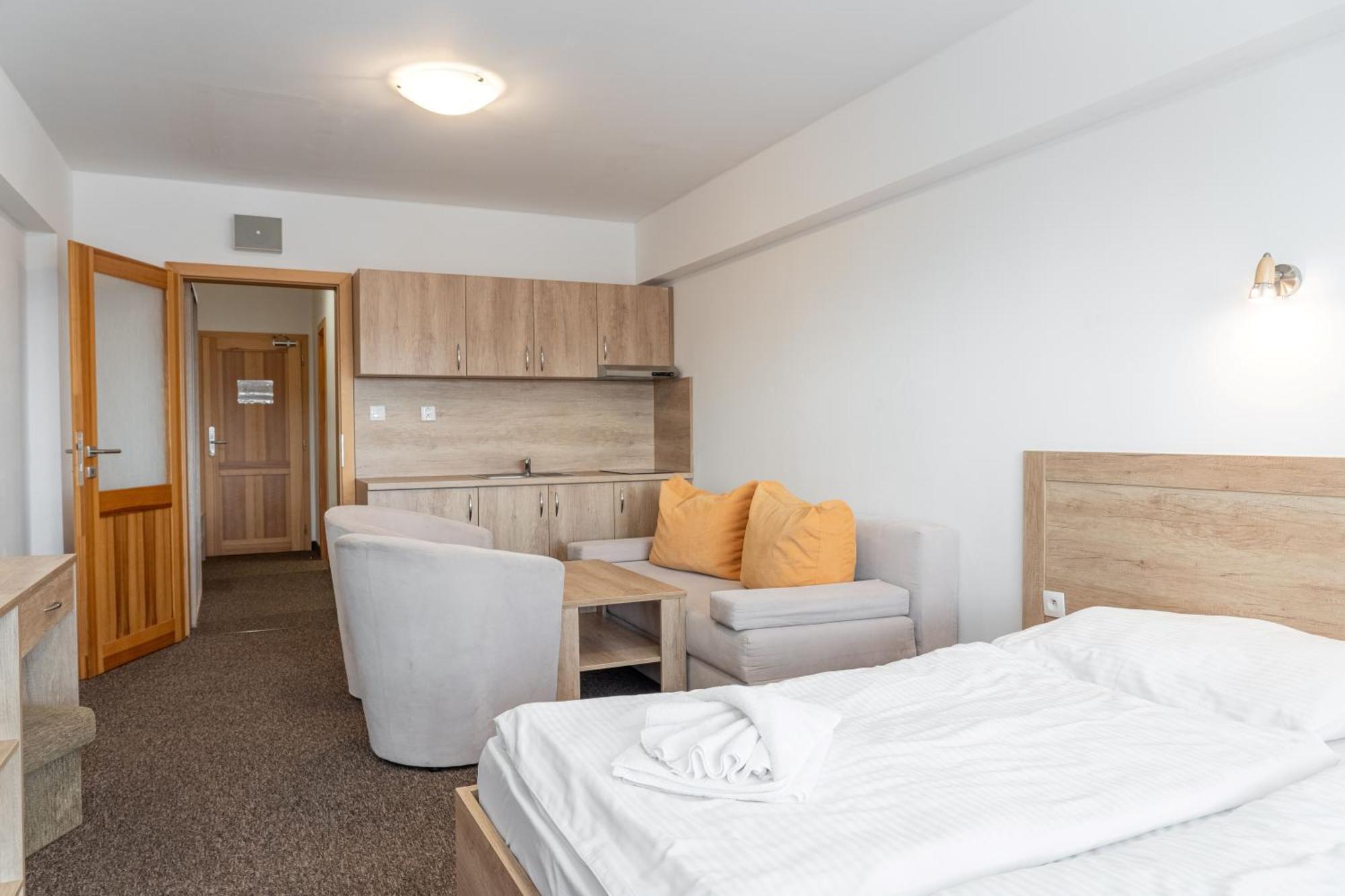 Toliar Hotel